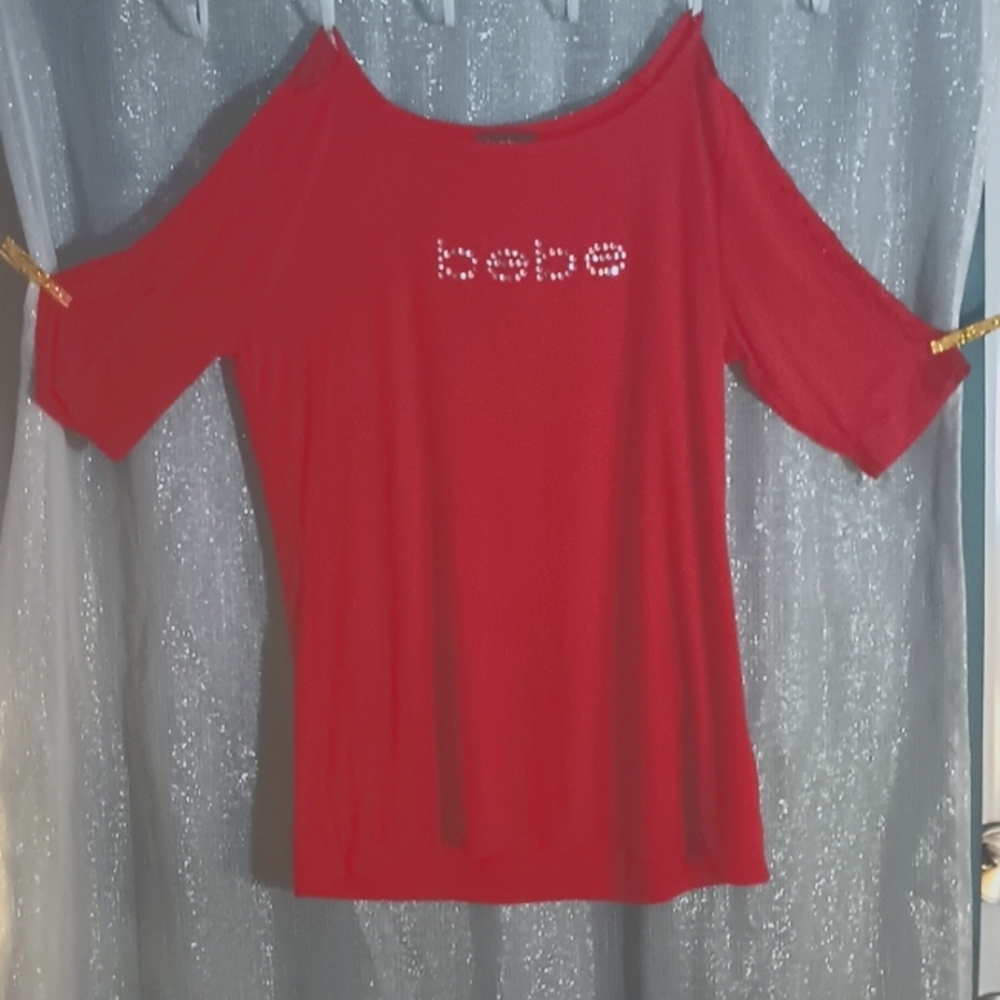 Medium bebe red mid-length sleeve top